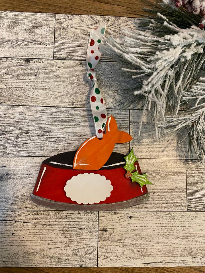 Ornement peint à la main pour gamelle de chat ou de chien pour la vente par Pink Fish Studios, LLC.