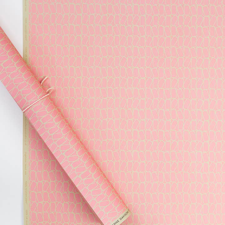 Papier cadeau Domino (rose) pour la vente par Anne Davison Studio