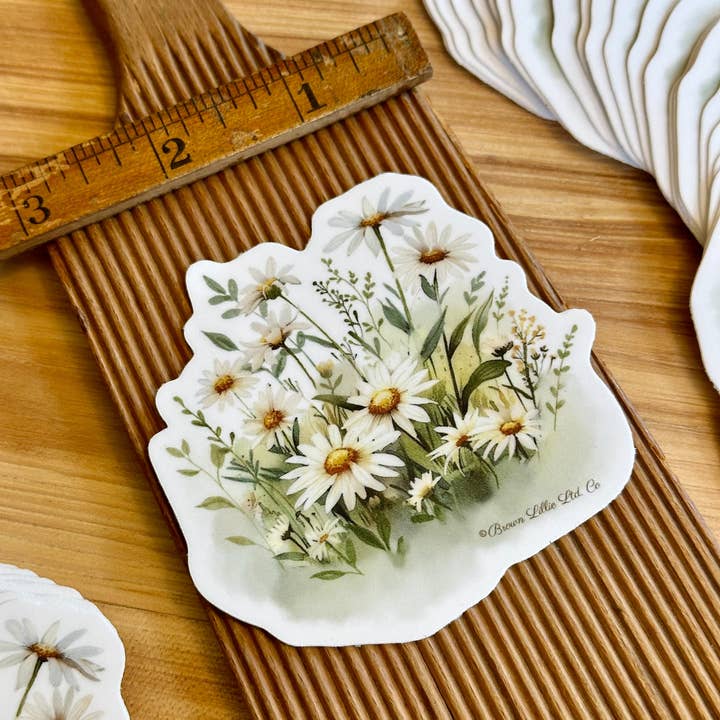 Brown Lillie - Wholesale Sticker - White Daisy: waterdichte vinylsticker van 3” | Geboortebloem van april1