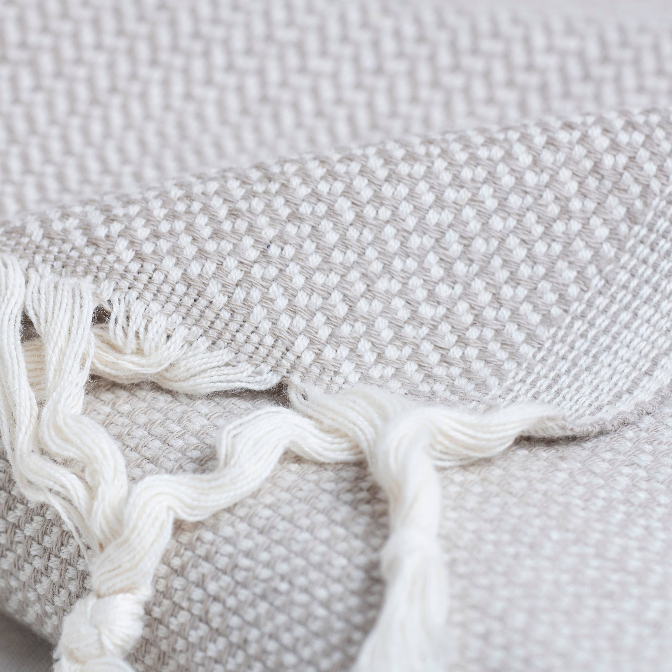 loom.ist - Wholesale Throw Blanket - Pebble Throw3