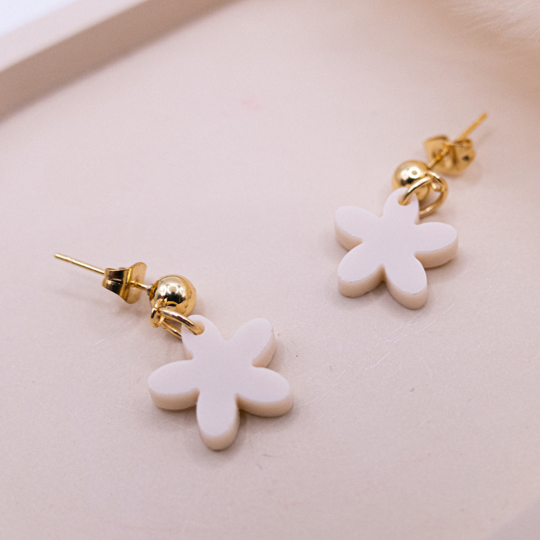 Tilda&Theo - Wholesale Dangle Earrings - Beige acrylic flower earrings - lightweight earrings0