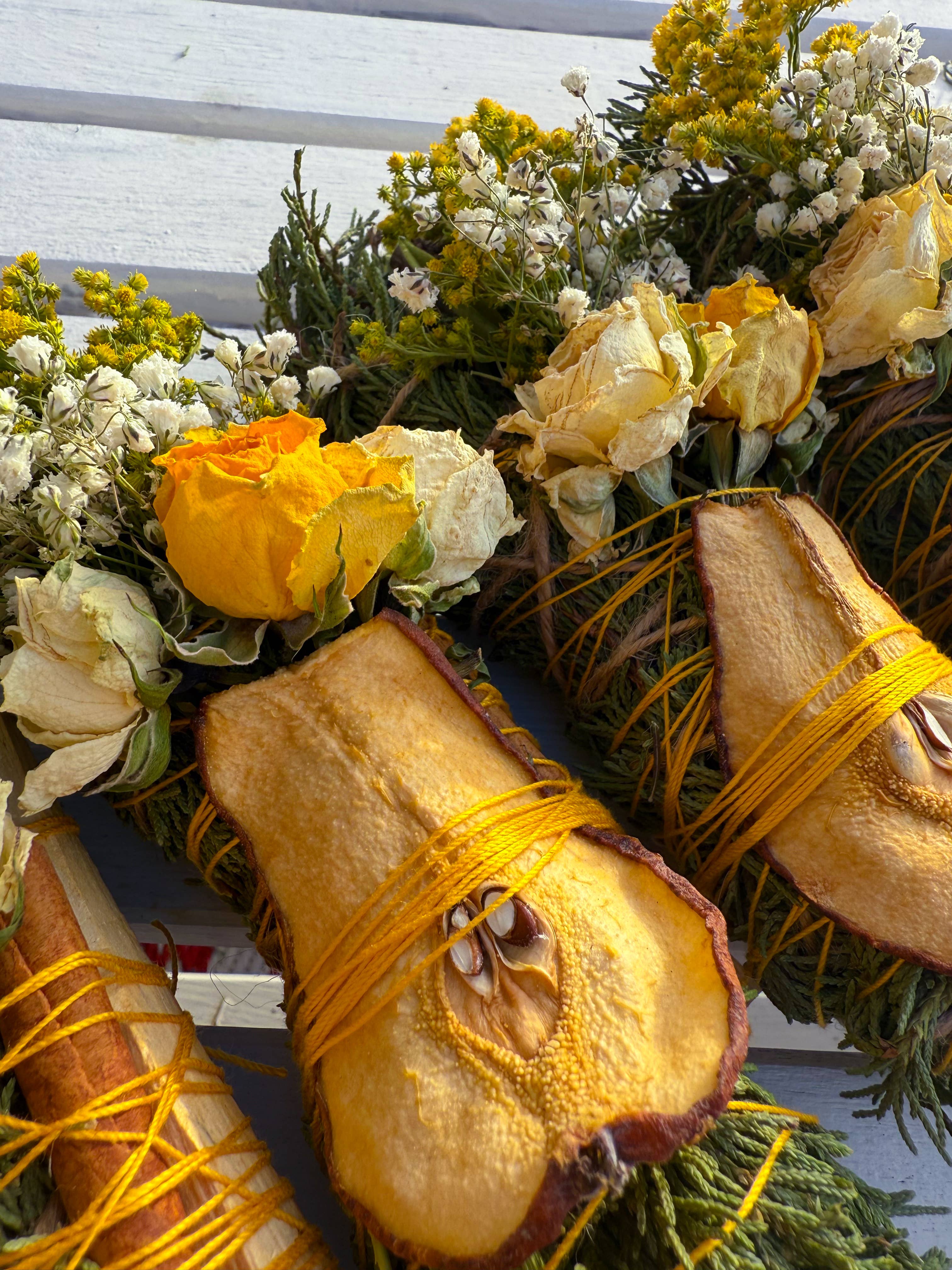 CharlieHaze - Wholesale Smudge Stick - Pear, Palo Santo, Juniper, and Cinnamon Smudge Stick1