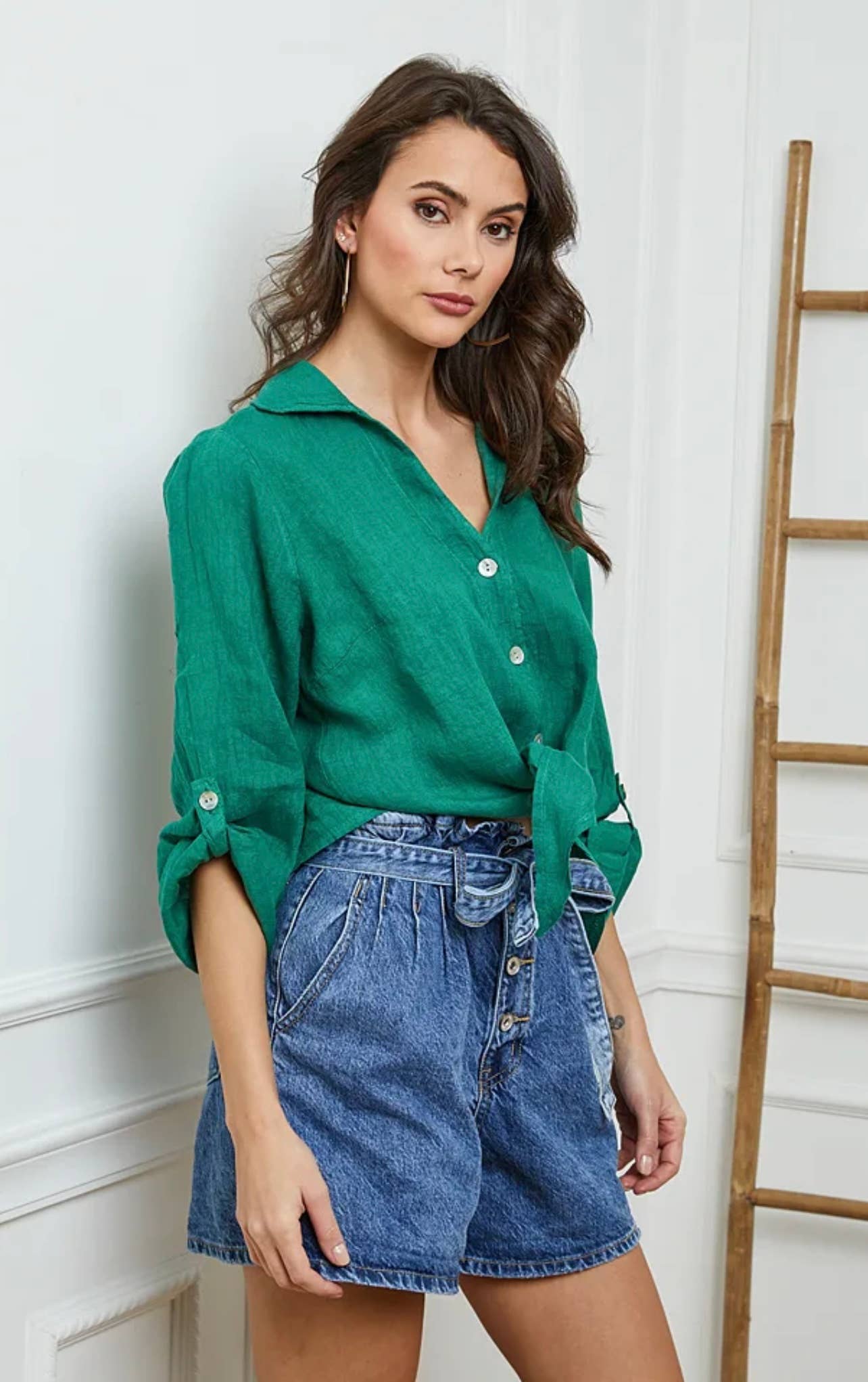 LÉA & LUC - Venta al por mayor Camisa con botones - Mujer - Camisas anudadas a la cintura en 100% lino REF. 220236