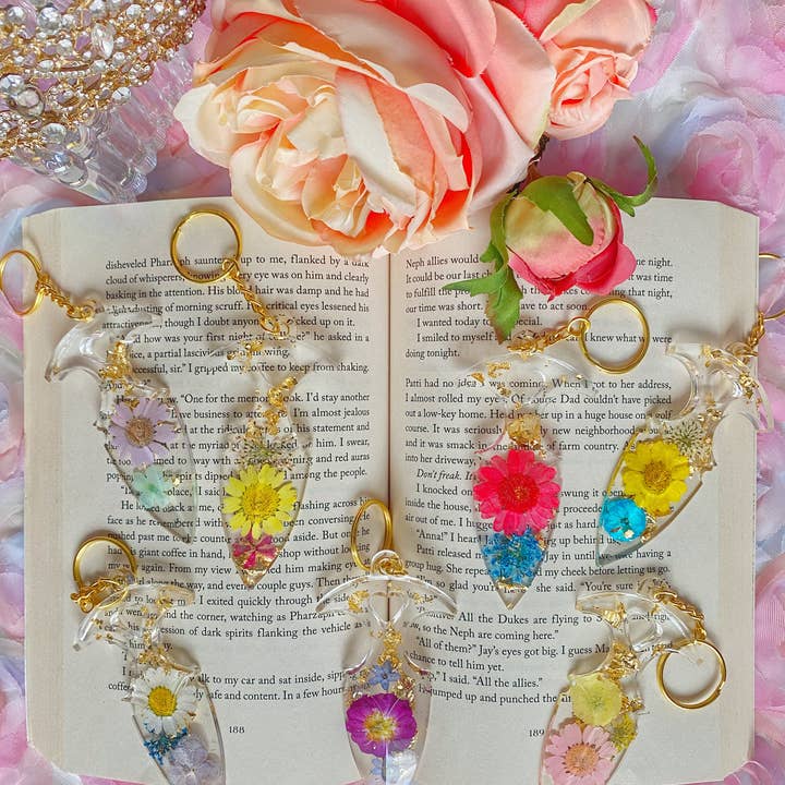 Hold It There – Großhandel Schlüsselanhänger – Unisex – Blumenharz Dolch Schlüsselanhänger