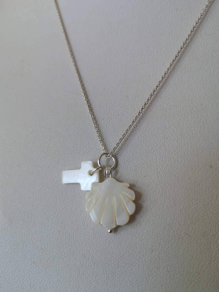 Collier Le pèlerin spirituel (argent sterling) pour la vente par Annabelle Hardie