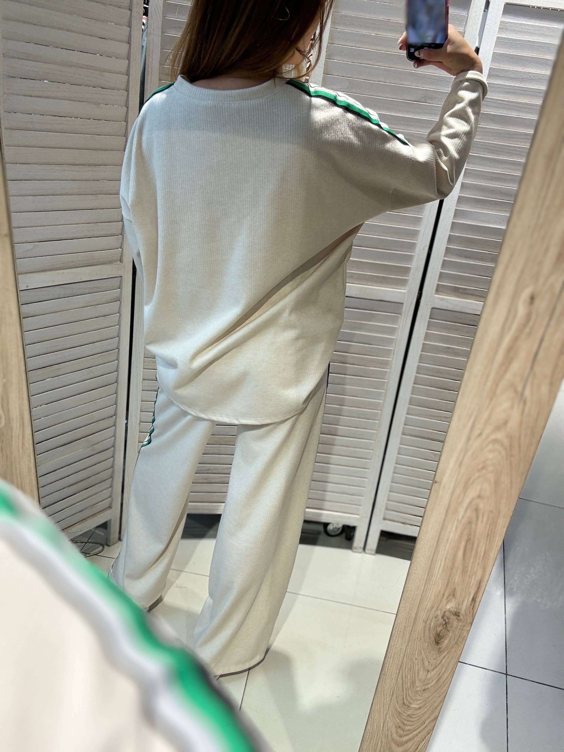 VICTORIA&ISAAC - Wholesale Tops Set - Women's - Chic Relaxation Set - Set27107 Ecru2