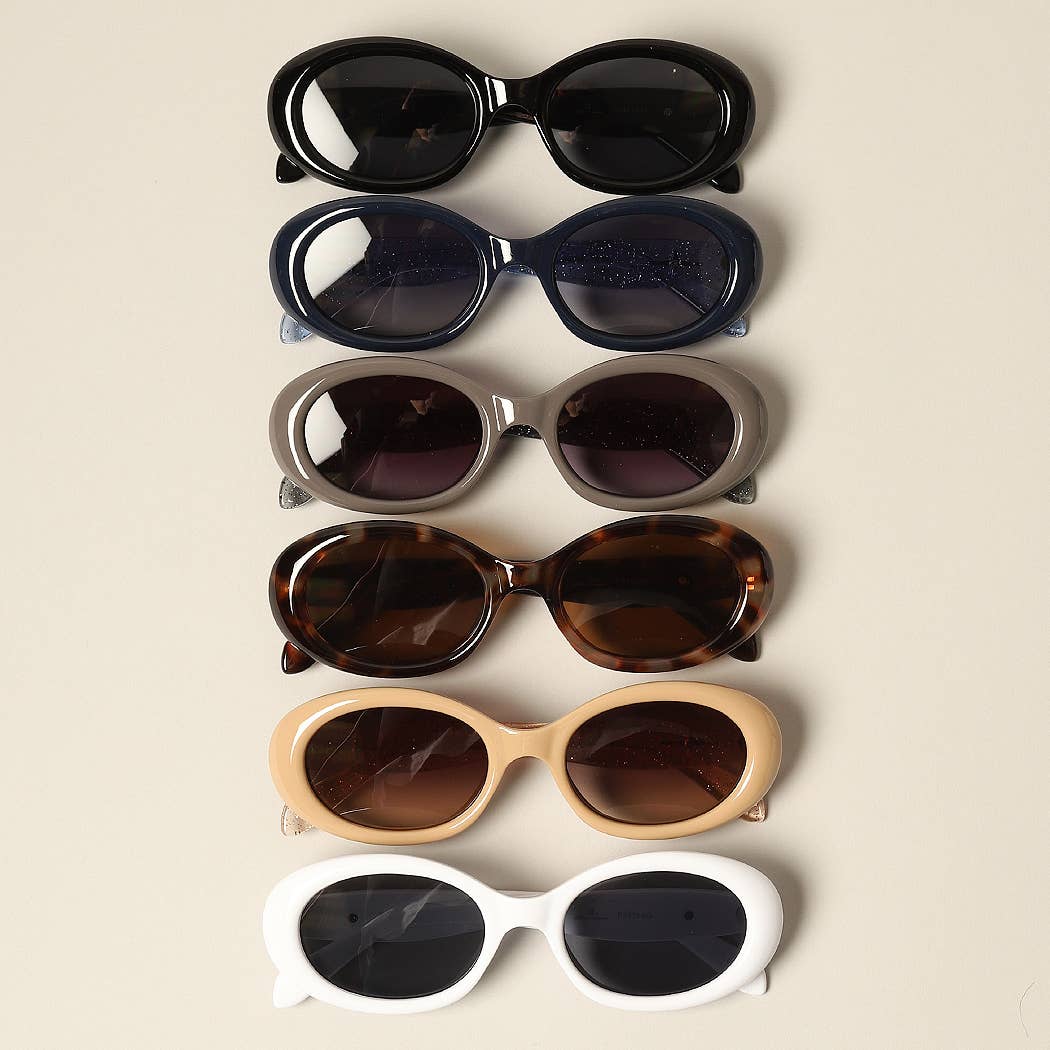 12 CORES SORTIDAS Óculos de sol Oval Glitter da moda para mulher para venda a revendedores na Faire5