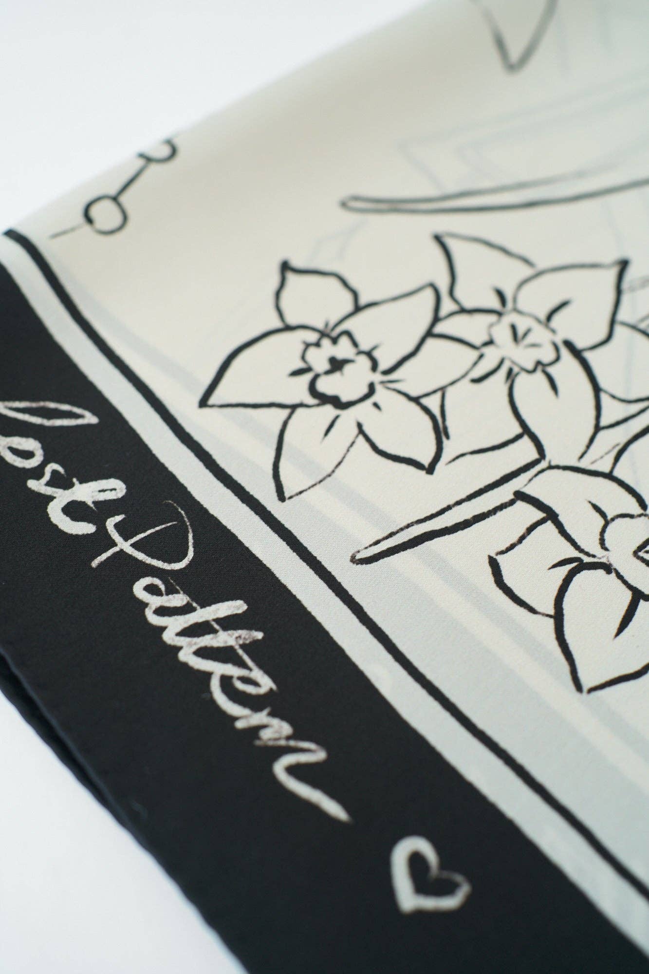 Bianco e Nero Foulard in seta « New York in Sketches » - Bianco e nero in vendita all'ingrosso su Faire11