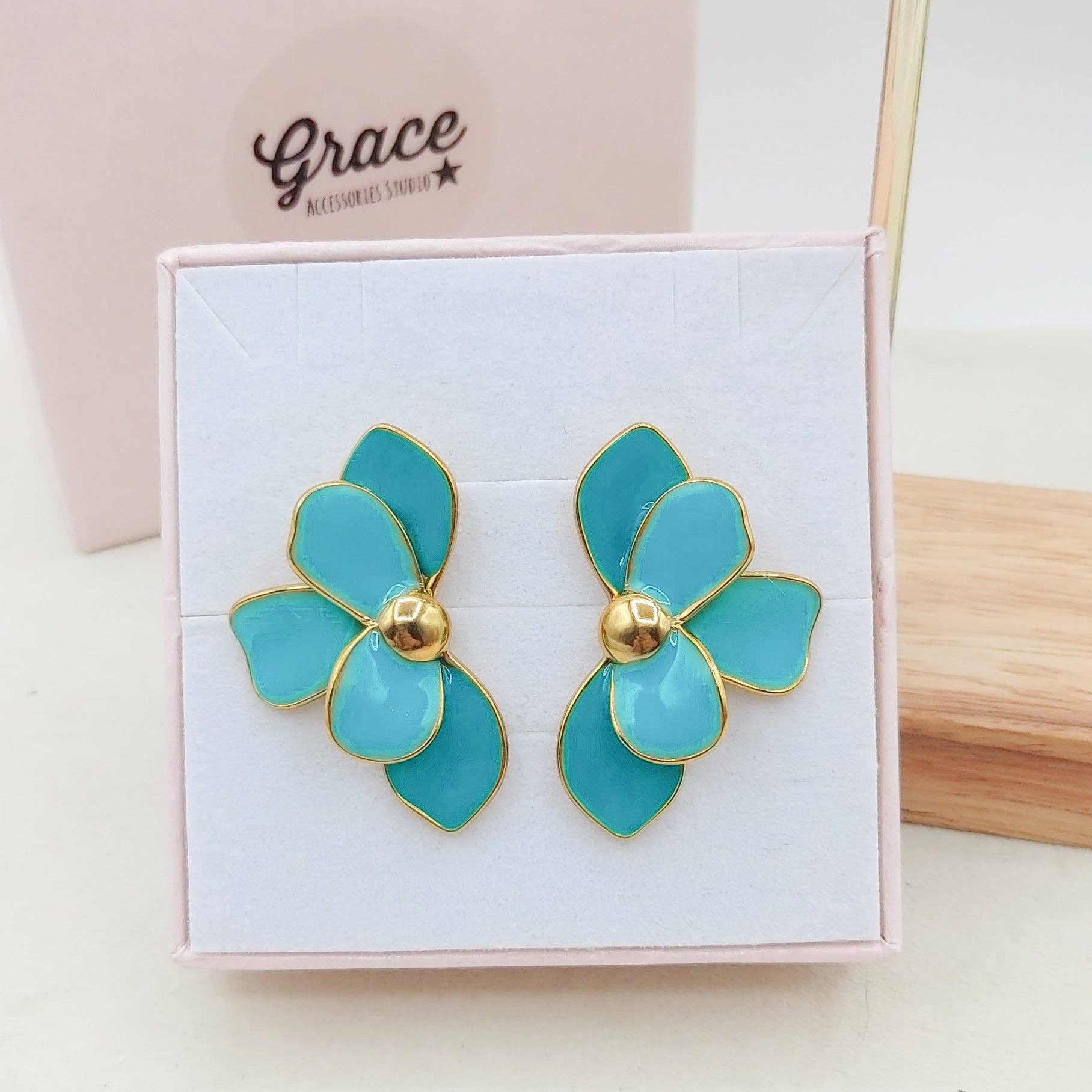 Daemon srls - Wholesale Stud/Post Earrings - MEADOW paio ORECCHINI smaltati a bottone con petali in acciaio inossidabile a forma di fiore2