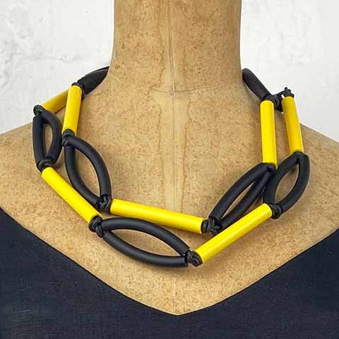 Frank Ideas – wholesale Stora halsband – Svart och yello arkitektoniskt halsband ROD HALSBAND 2 gul0