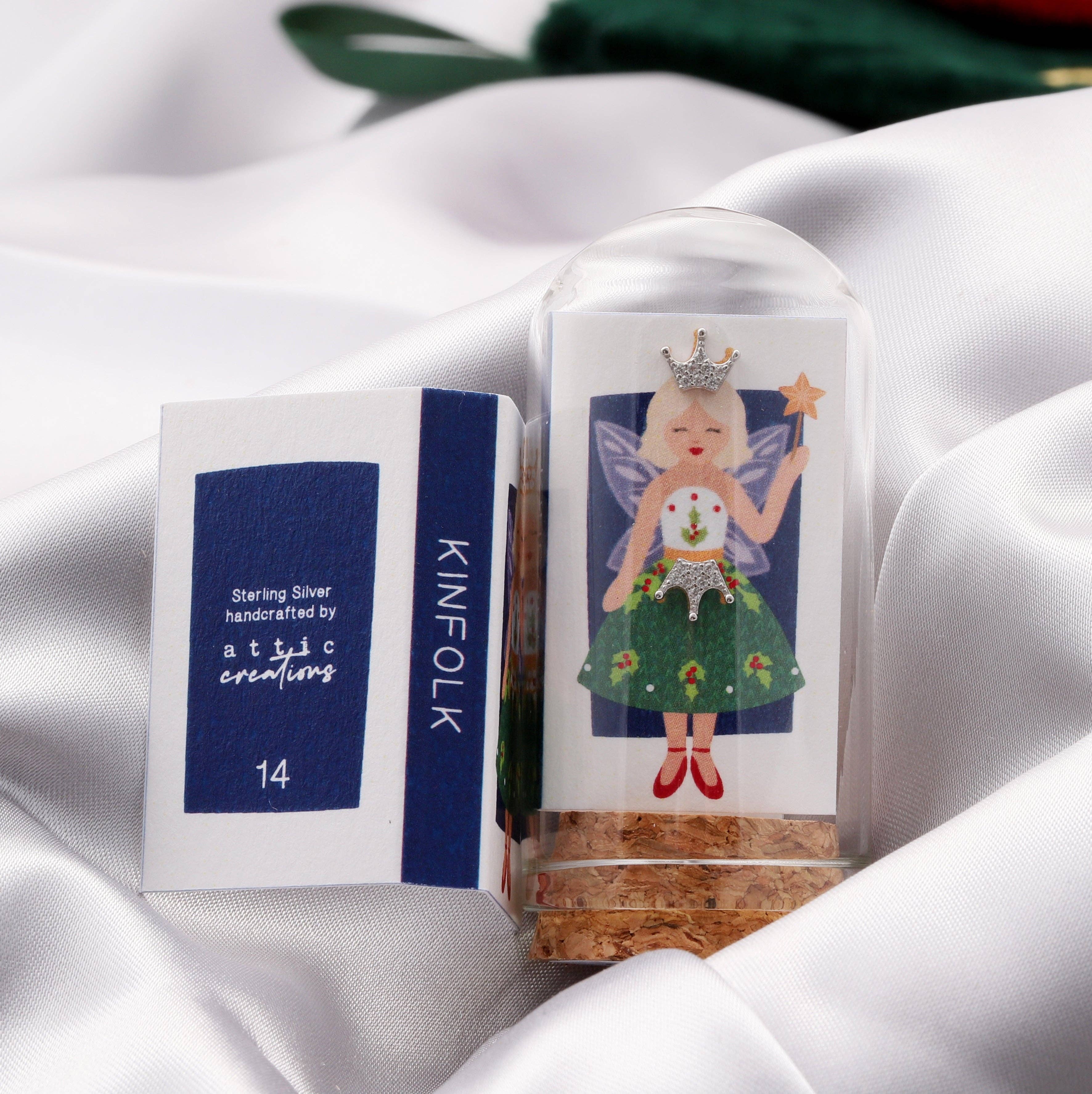 Attic creations – Großhandel Ohrstecker – TT72014 KINFOLK Fee mit klaren Kristallkronen-Ohrringen1