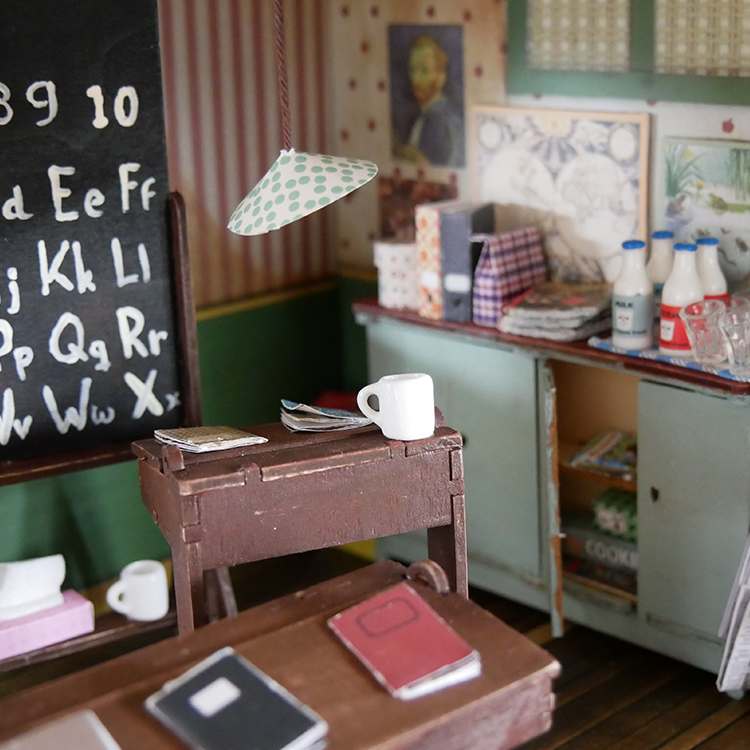 Het Muizenhuis – Engroshandel DIY-hobbysæt – Børn – Børnesæt til gør-det-selv dukkehusmøbler – klasseværelse (skala 1:12)8