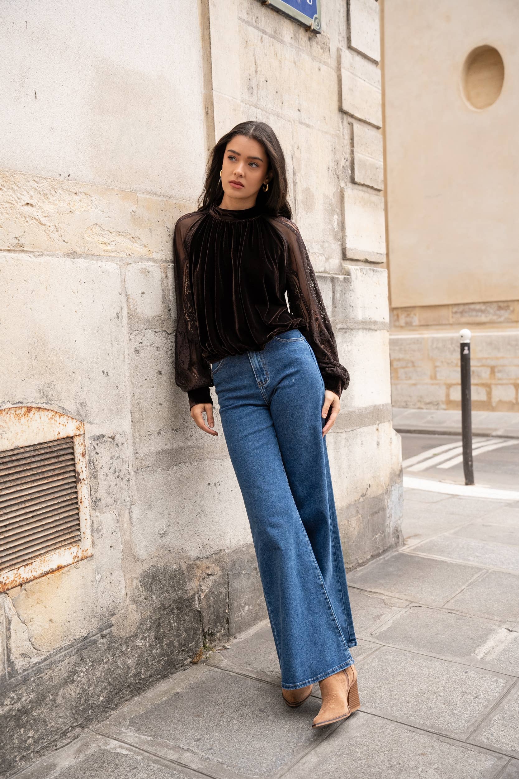 CHOKLATE PARIS - Vendita all'ingrosso Camicetta - Donna - Blusa bicolore in velluto con maniche in pizzo - 8081511