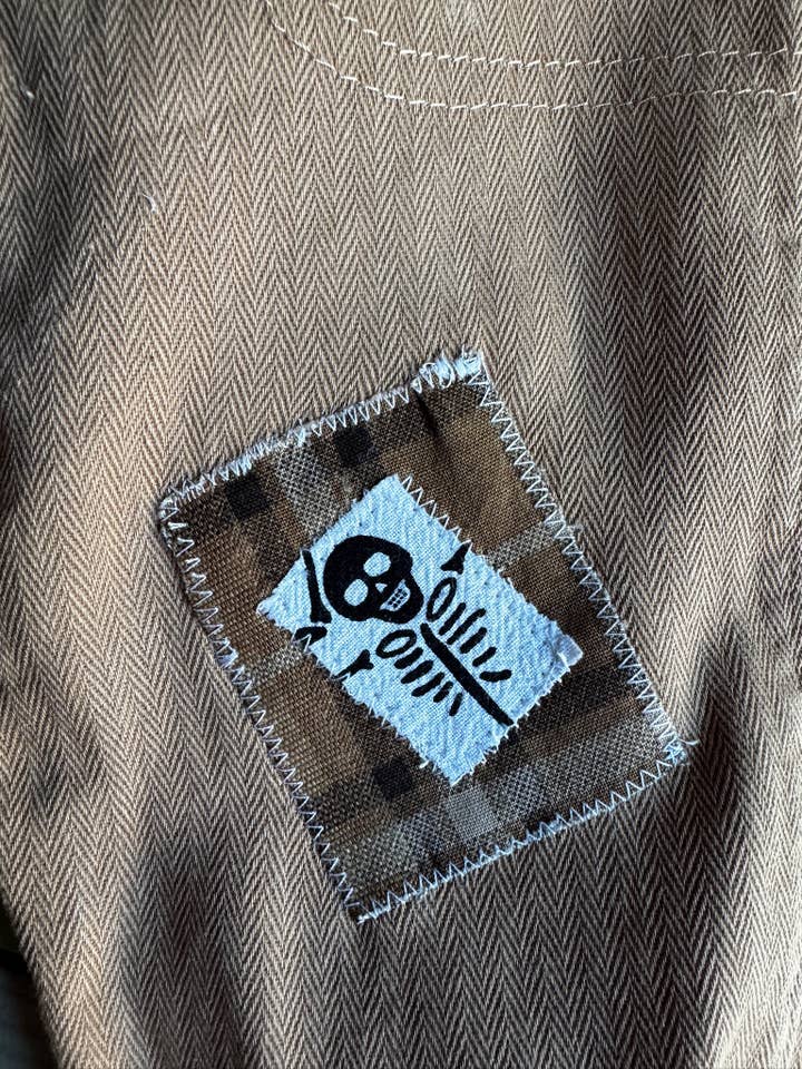 Hammy Downs Threads - Wholesale Pants - Kids - Khaki Pants
Sz-18 M 1 Pc avail only 1 of a kind2