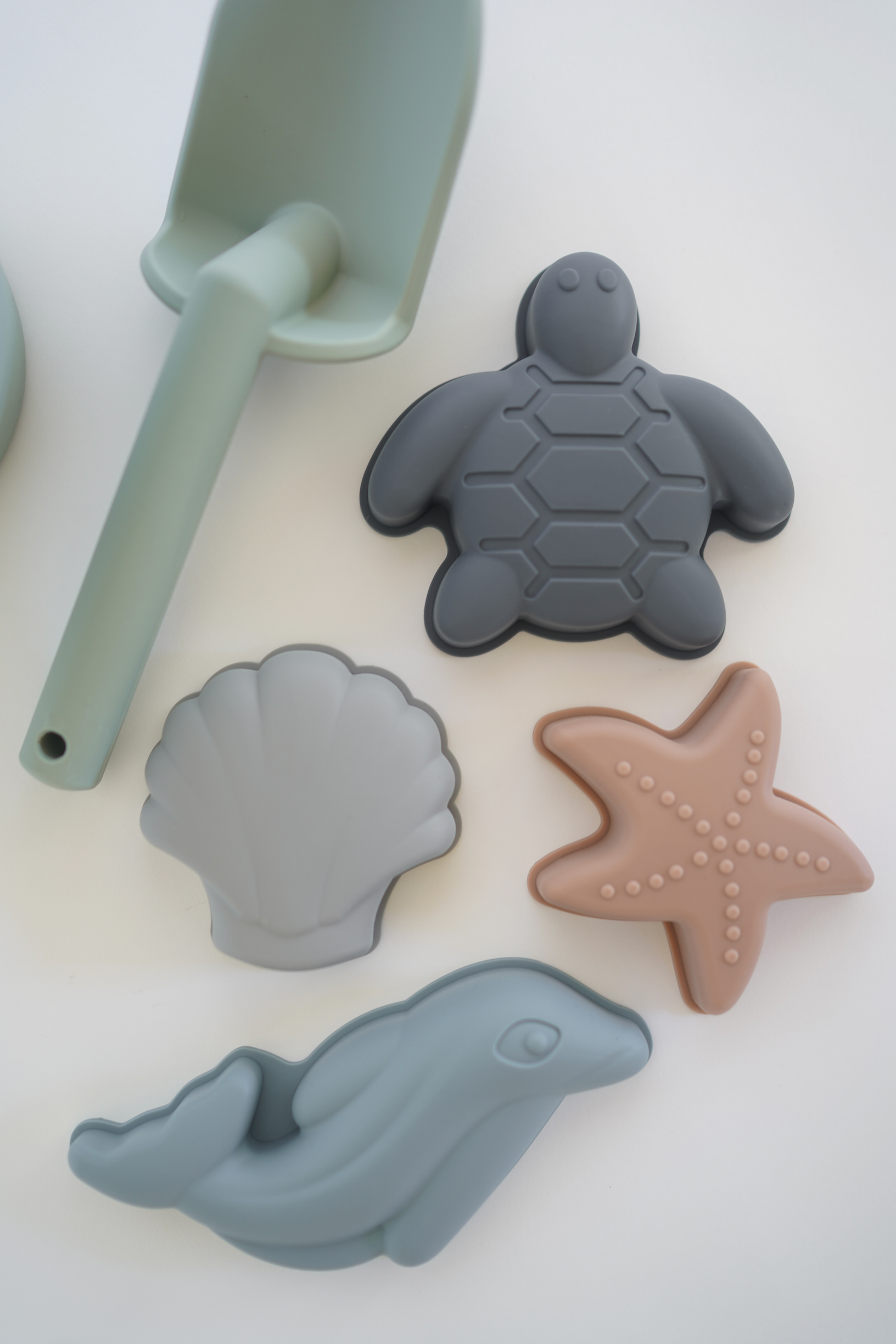 ava + oliver - Wholesale Beach/Pool Toy - Kids & Baby - Sage Green Beach Set1