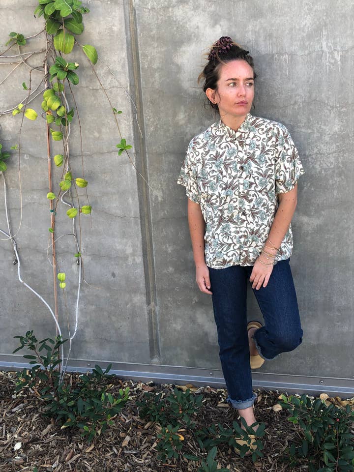 Top « Lucy » à fleurs ivoire pour la vente par Marla Duran