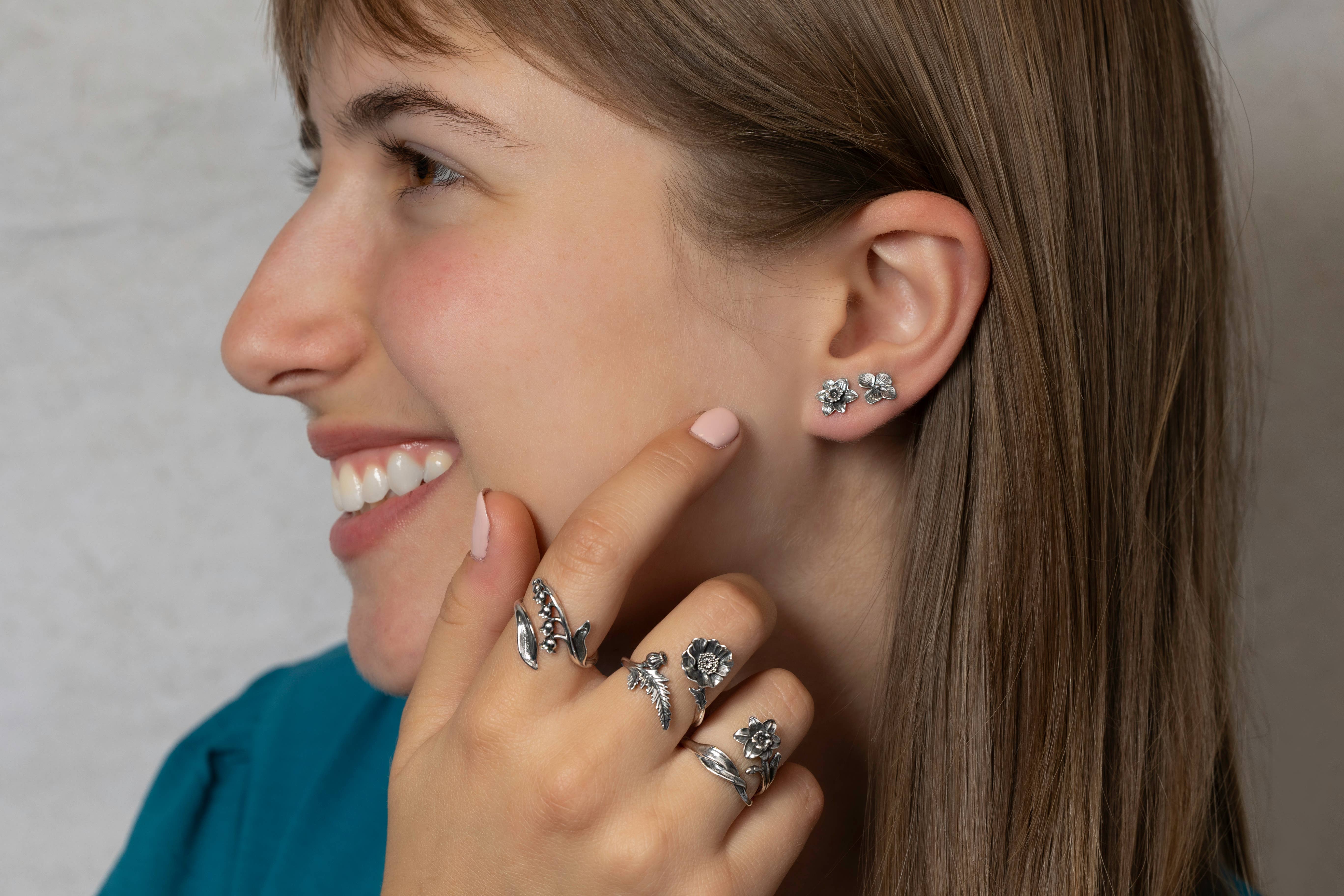 Nina Designs - Vente Bague de cocktail/de cérémonie - Bagues ajustables fleurs de naissance en argent sterling2