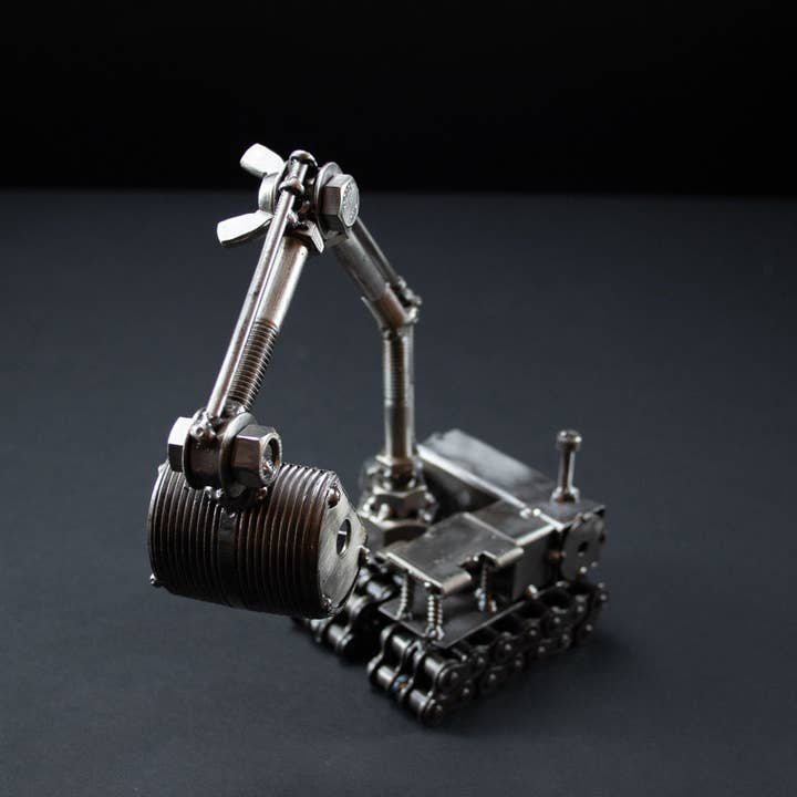 Metal Relic – wholesale Sculpture – Steel Excavator Figurine, Metal Art Sculpture6