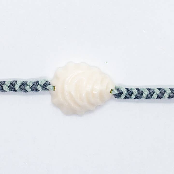 Braccialetto con bottoni e avvolgenti, forme più grandi, modello Oyster per la vendita all'ingrosso da parte di bali y'all