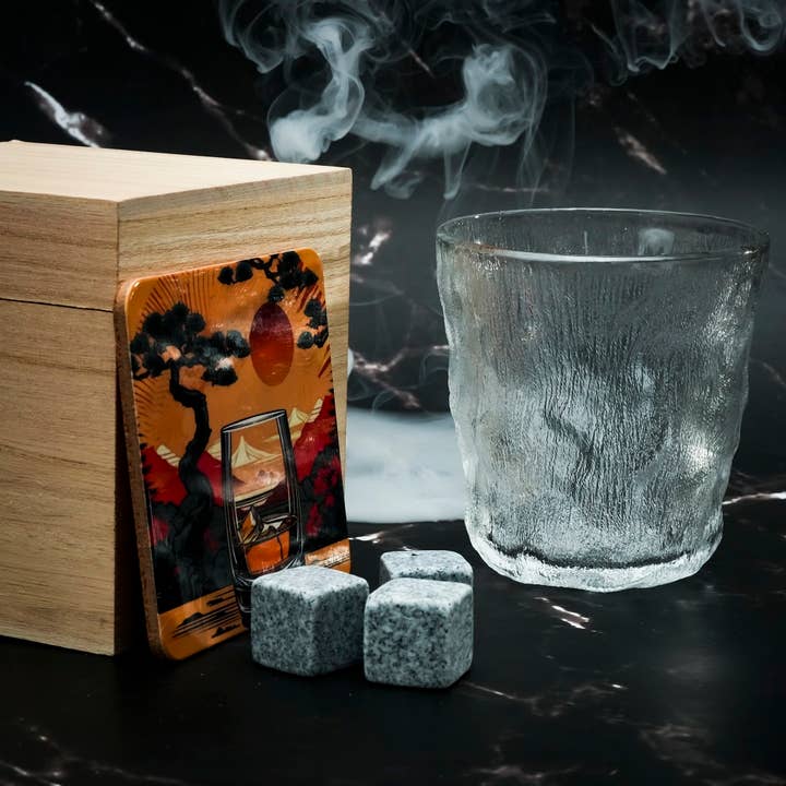 Sostraw & SmartThings - Wholesale Cocktail/likeur glas - Japanse glazen geschenkset met houten doos, granieten ijsblokjes en onderzetters | 3101