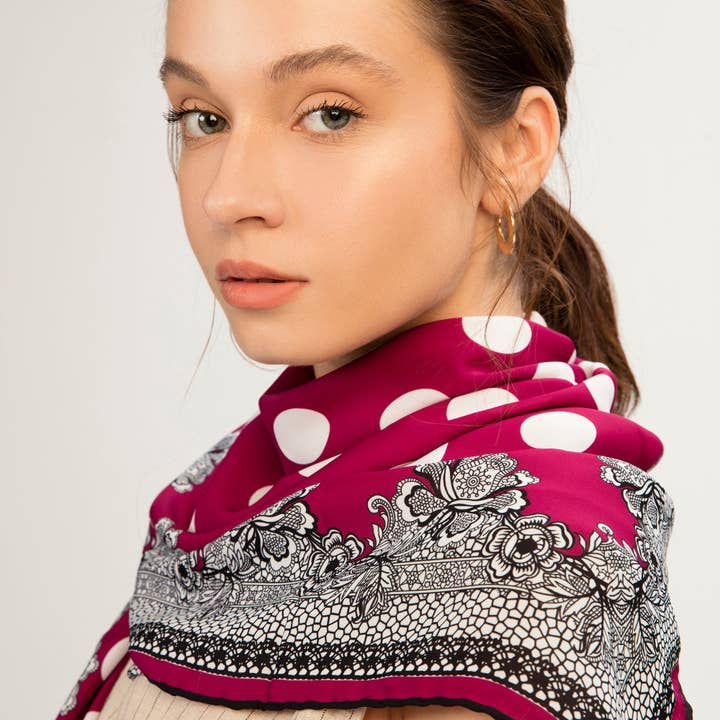 ROUGE À POIS ET FLEURS pour la vente par Silk and River