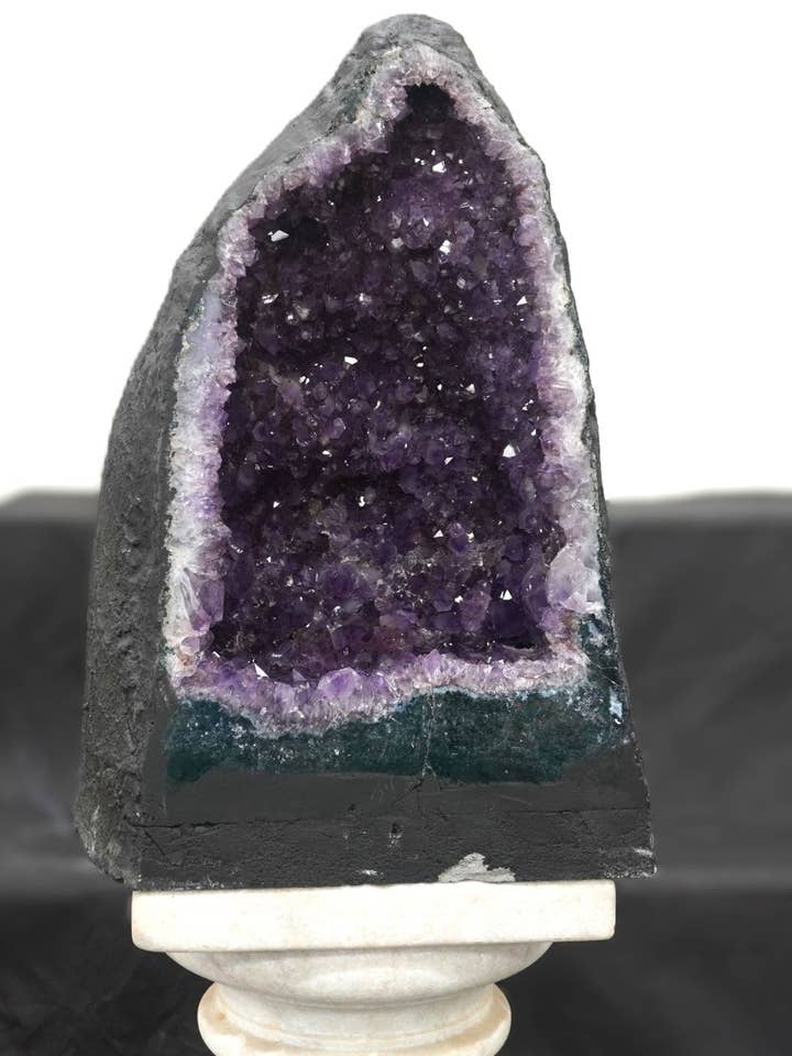 CATHEDRAL - AMETHIST GESLEPEN & GEPOLIJST 20"HX12"W voor wholesale door Oceanic Linkways Inc