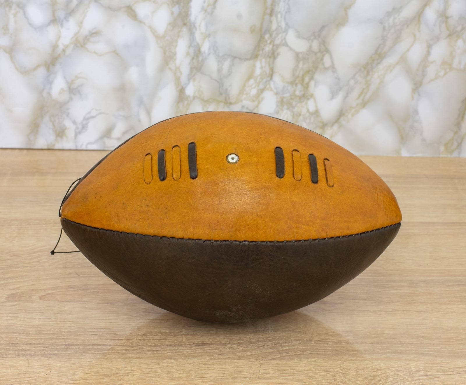 HandmadeBestSeller – Engroshandel Bordpynt – Håndlavet Vintage Læder Amerikansk Fodbold Retro Dekorativ3