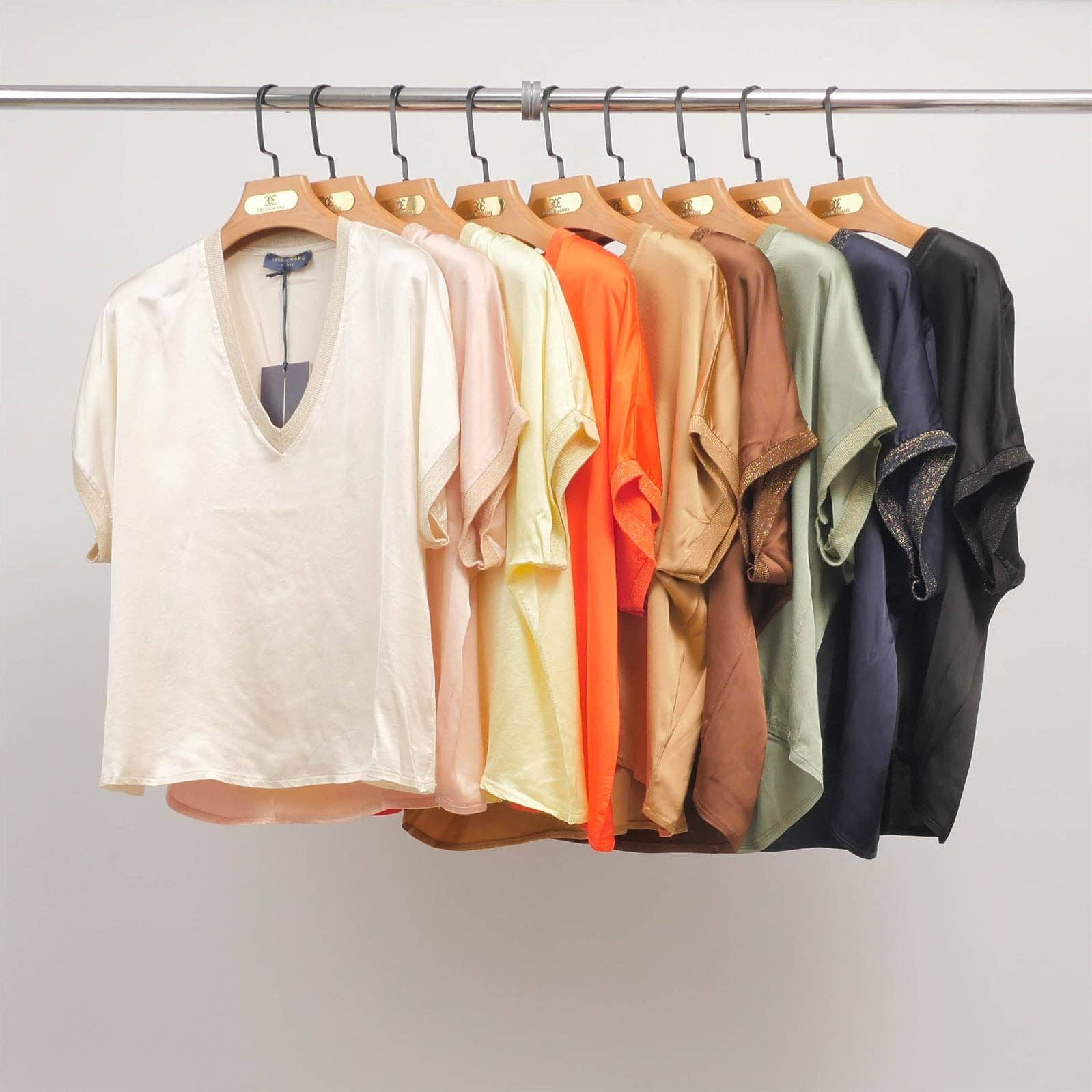 Cecile Wang - Vendita all'ingrosso Tunica - Donna - Tunica collo a V in raso fluido – DB143607