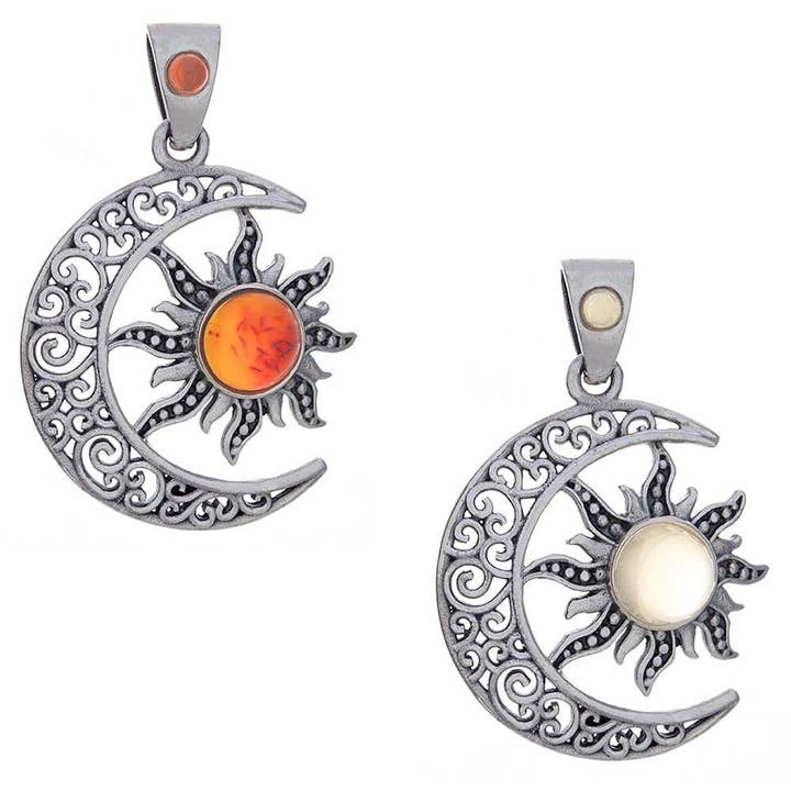 Ciondolo Celestial Curly Moon con pietre assortite per la vendita all'ingrosso da parte di Kheops International