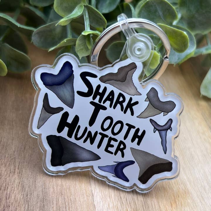 Porte-clés Shark Tooth Hunter pour la vente par Crafted by Chris Co.