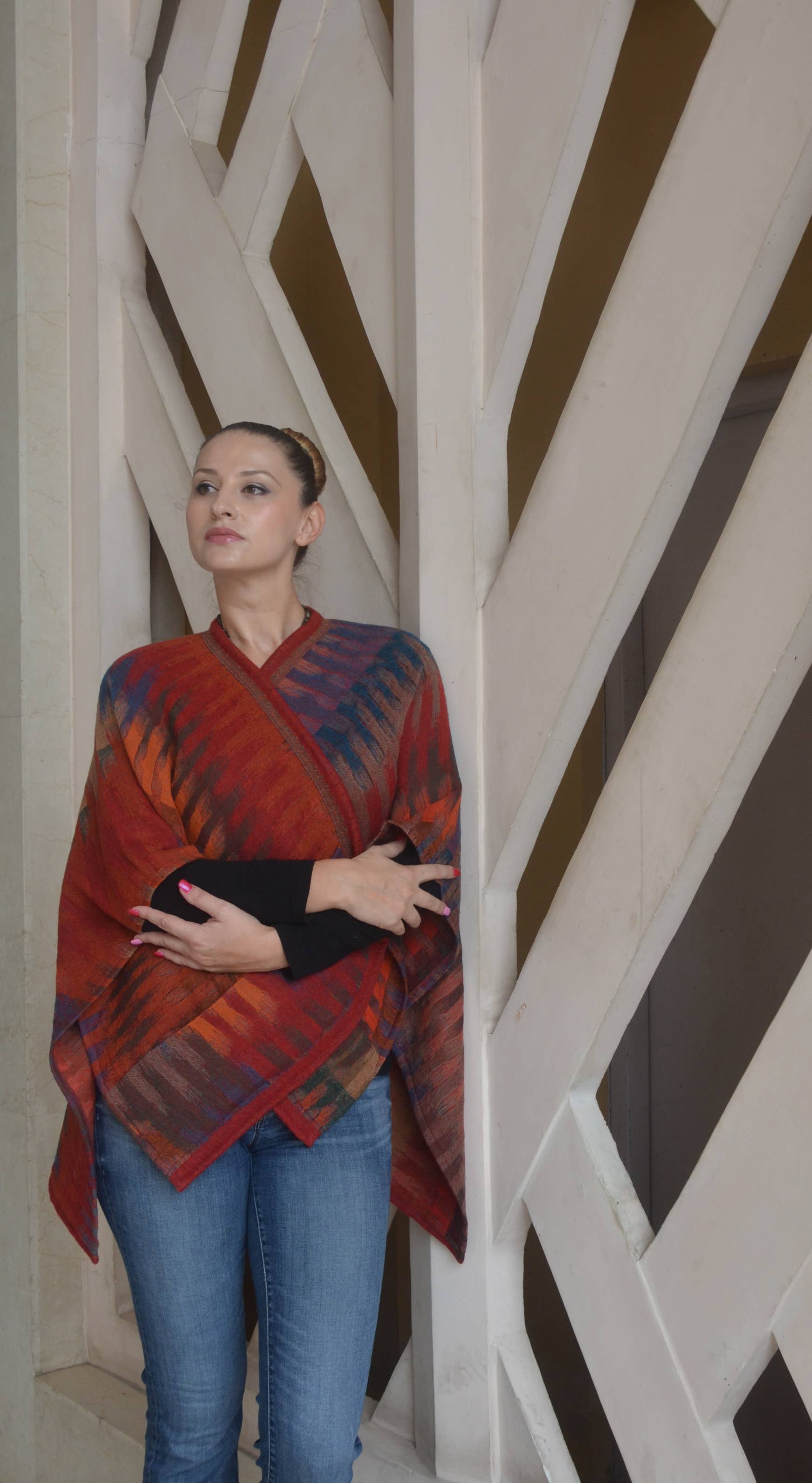 In Style Scarves - Vendita all'ingrosso Poncho - Donna - 515/Mantella Poncho~Rosso Marocco4