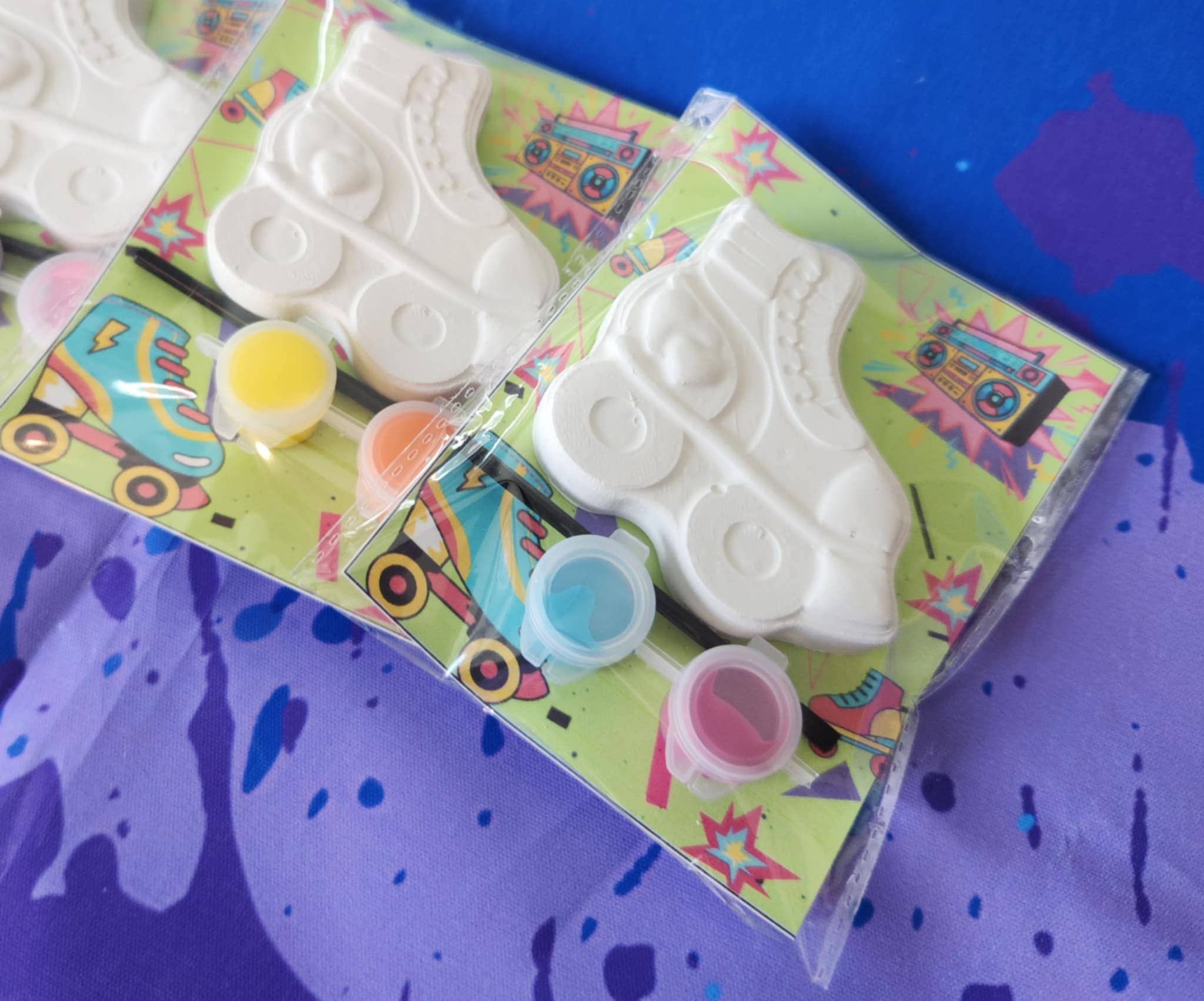 Snazzy Crayons - Wholesale DIY craft kit โ Child - Skating & Rollerblade-Themed Plaster Paint Kits โ | DIY