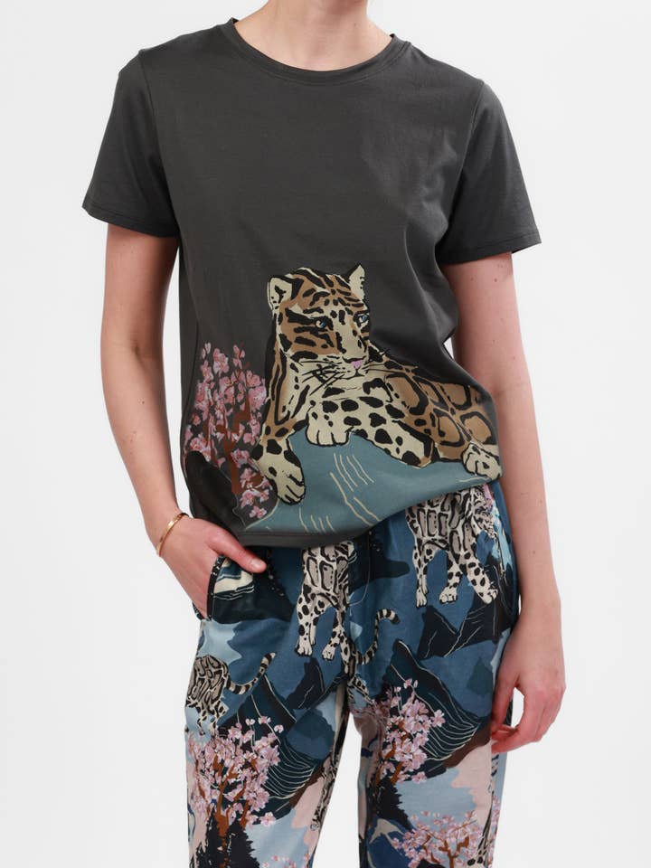 T-Shirt Schneeleopard Kohle für den Großhandel von Las Sureñas