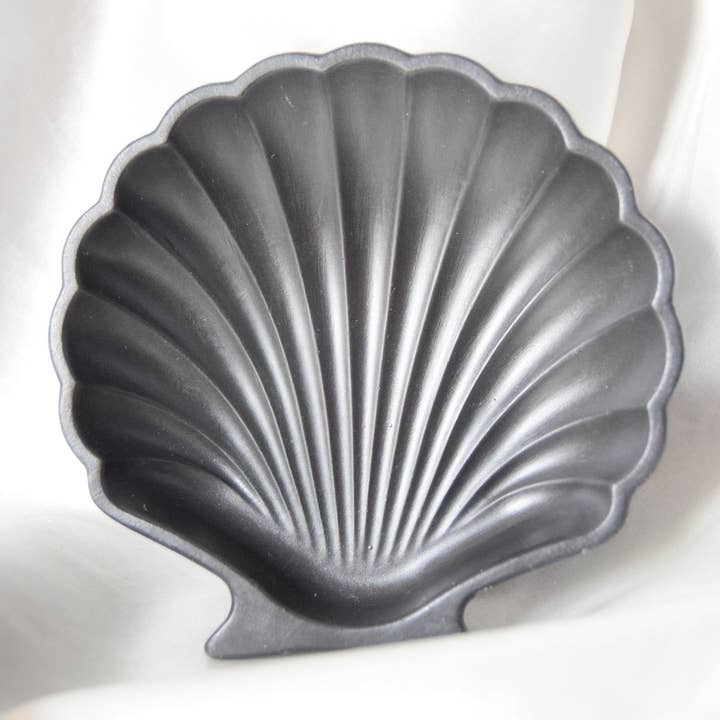 Plato personalizable con forma de concha de Jesmonite de medianoche para venta al por mayor de Fox and Bunny Rise