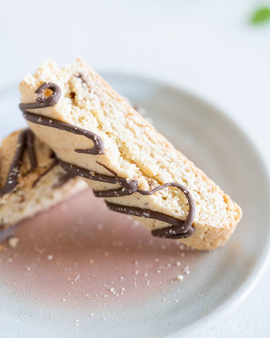 Enjoy Biscotti Company - Venta al por mayor Galletas - Biscotti en trozos de caramelo de chocolate Frangelico1