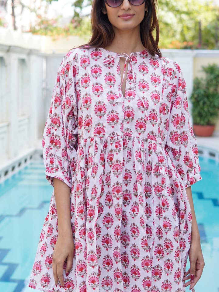 Robe mini d'été en coton à fleurs pour la plage pour la vente par La Mandarine