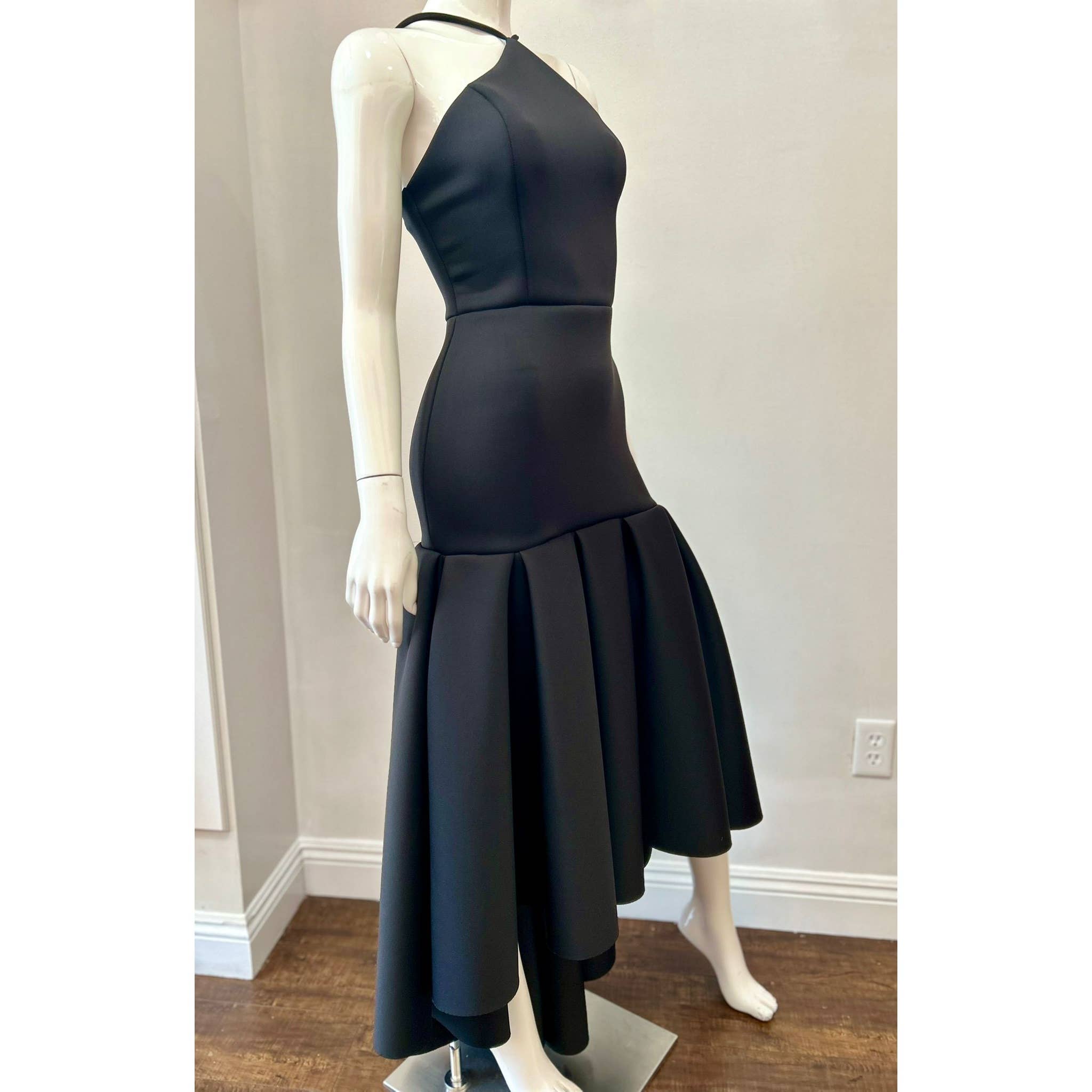 DORCAS – Großhandel Kleid – Damen – Maxikleid mit Rüschen und schulterfreiem Design1