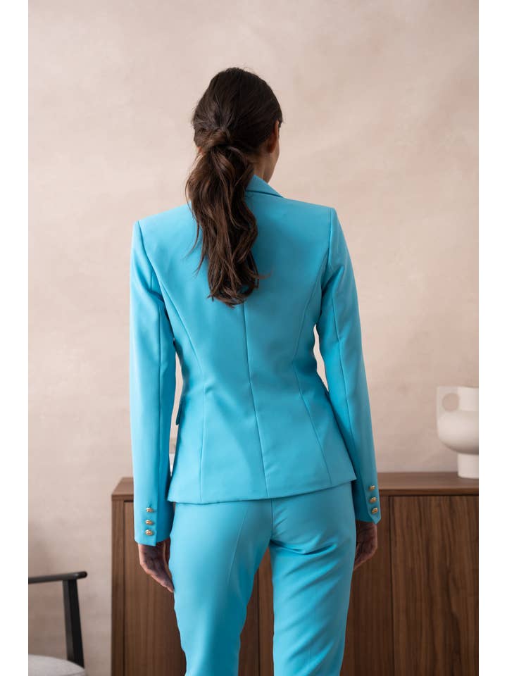 Attentif Paris – Großhandel Blazer – Damen – Attentif Paris zeitloser taillierter Blazer mit doppelreihigem Goldknopfmuster27