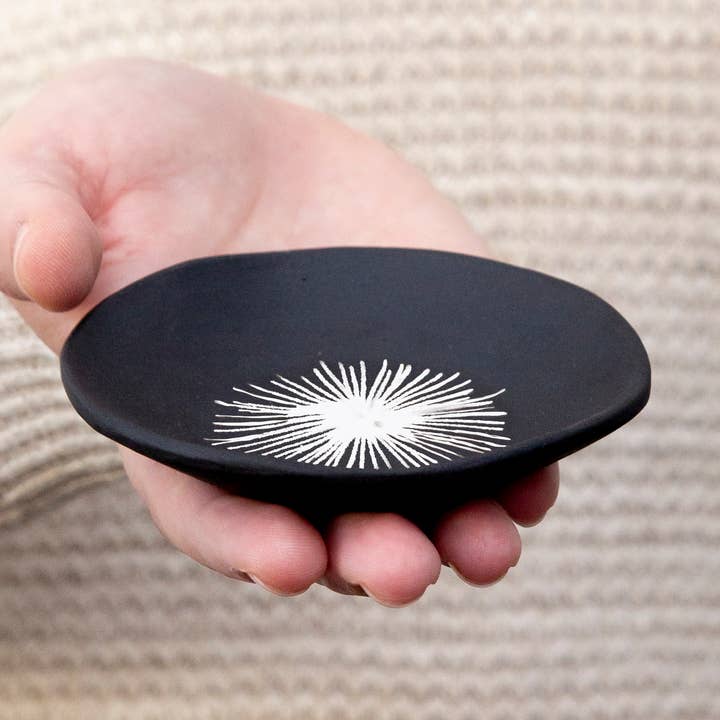 Cuenco para ofrendar yuca | Arcilla negra cálida para venta al por mayor de Little Korboose