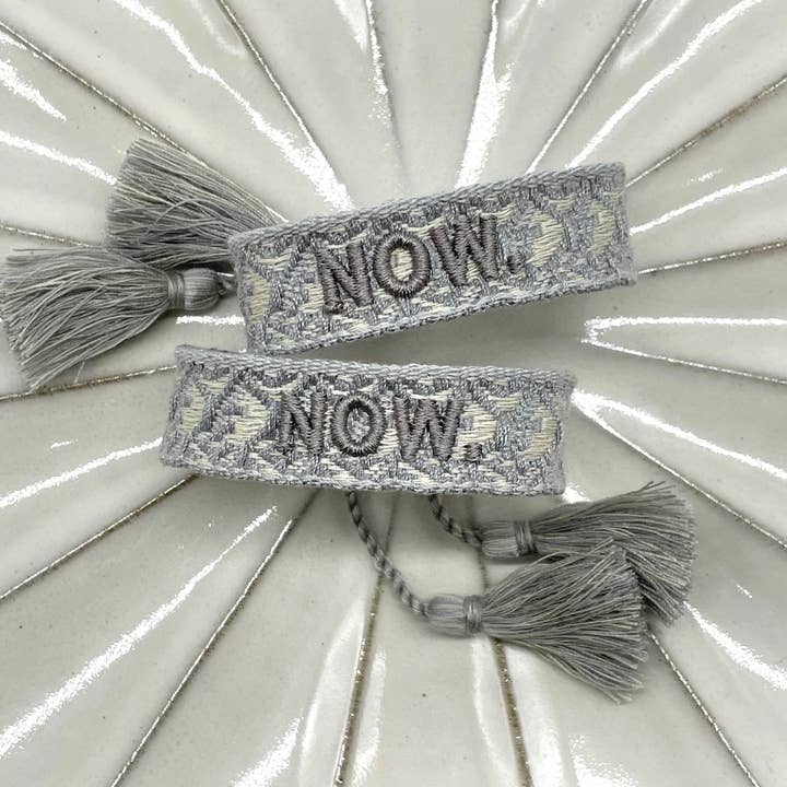 NOW Statement Braccialetto intrecciato, ricamato per la vendita all'ingrosso da parte di Parsley & Pepper