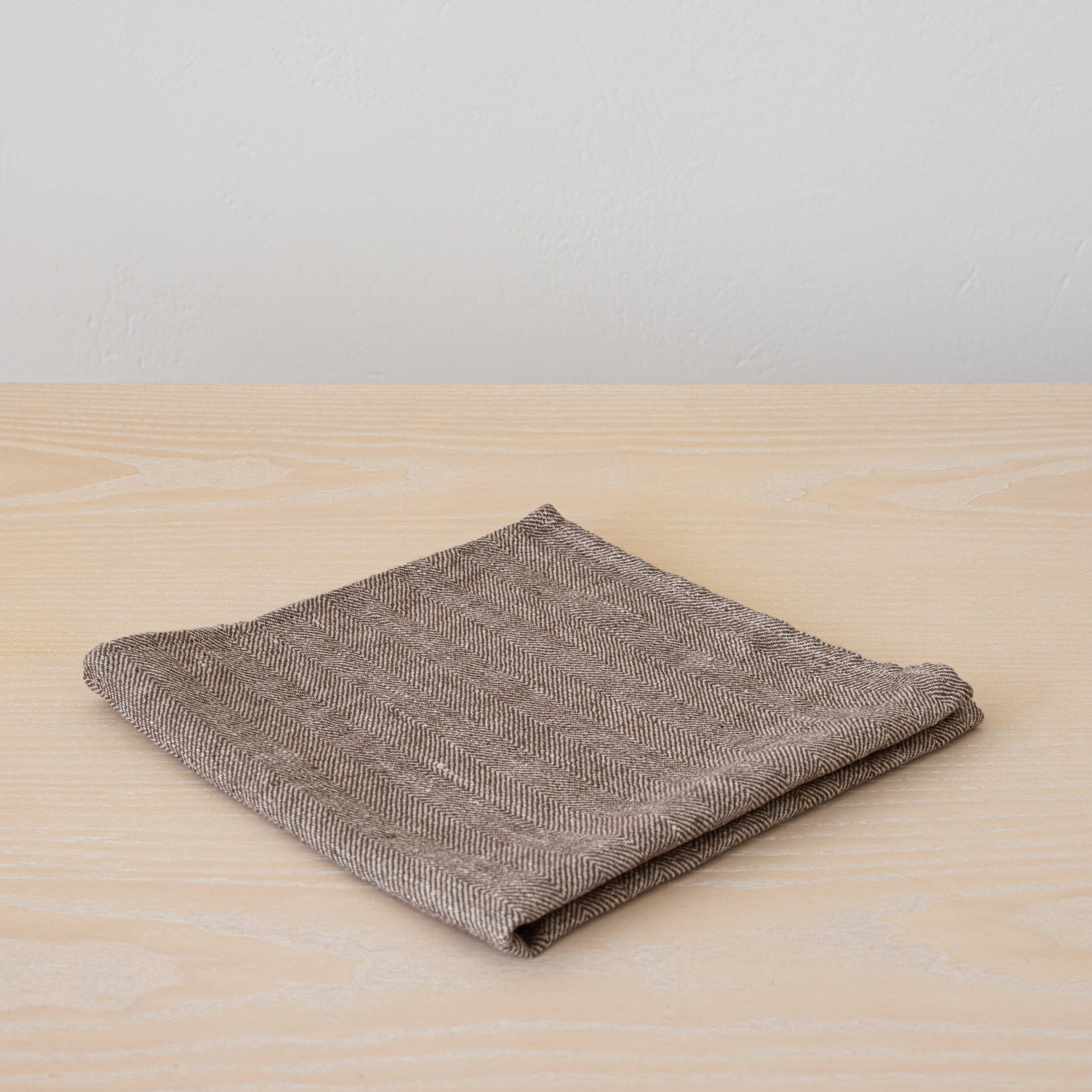 LinenMe - Wholesale Dinner & Cloth Napkin - Linen Napkin Choco Chevron5