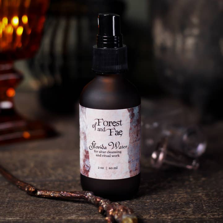 Eau de Floride infusée aux herbes et cristaux - Magie et sorcellerie pour la vente par of Forest and Fae