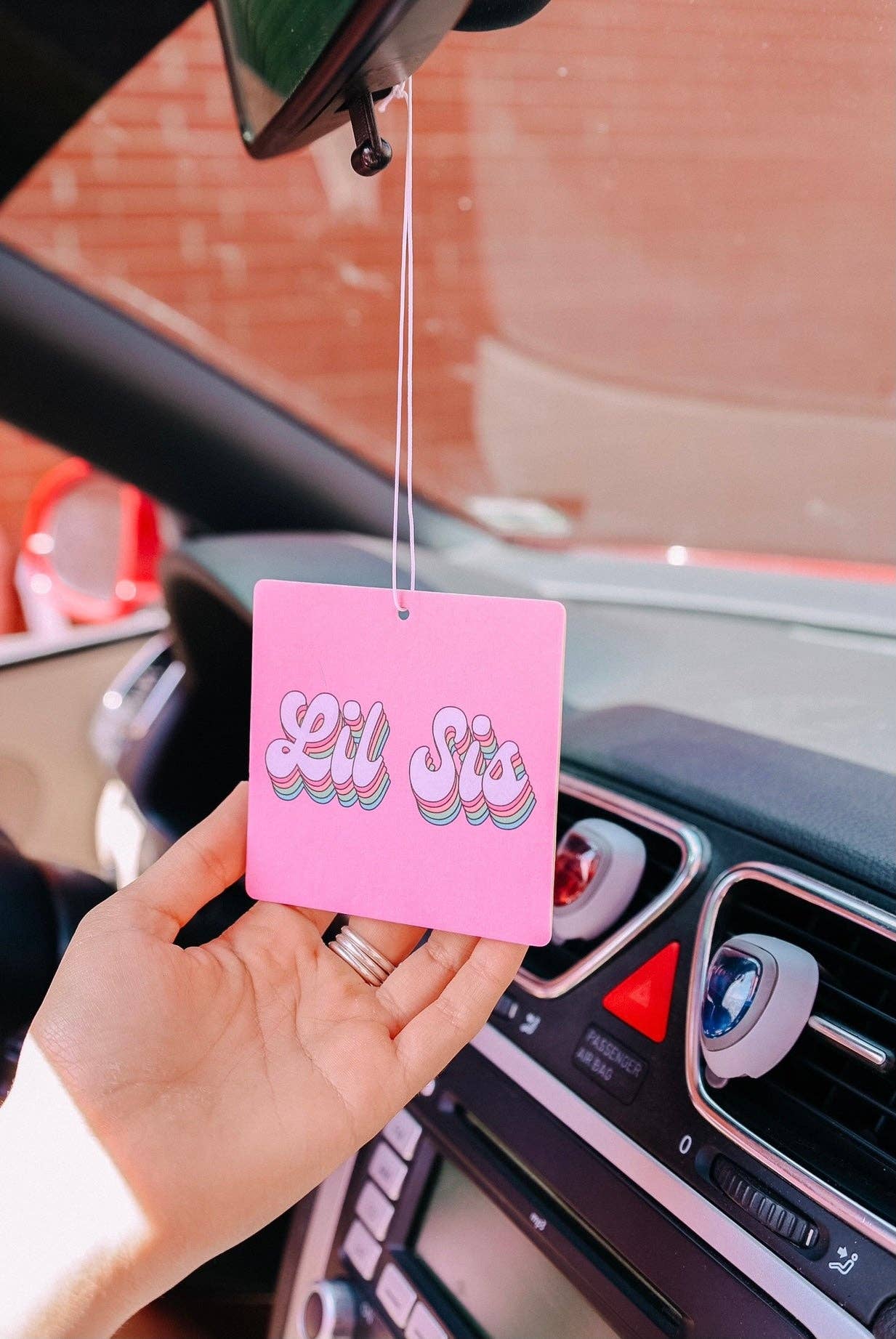 The Front Porch Label – Engroshandel Luftfrisker til bilen – til kvinder – Big Sis Lil Sis Luftfriskere1