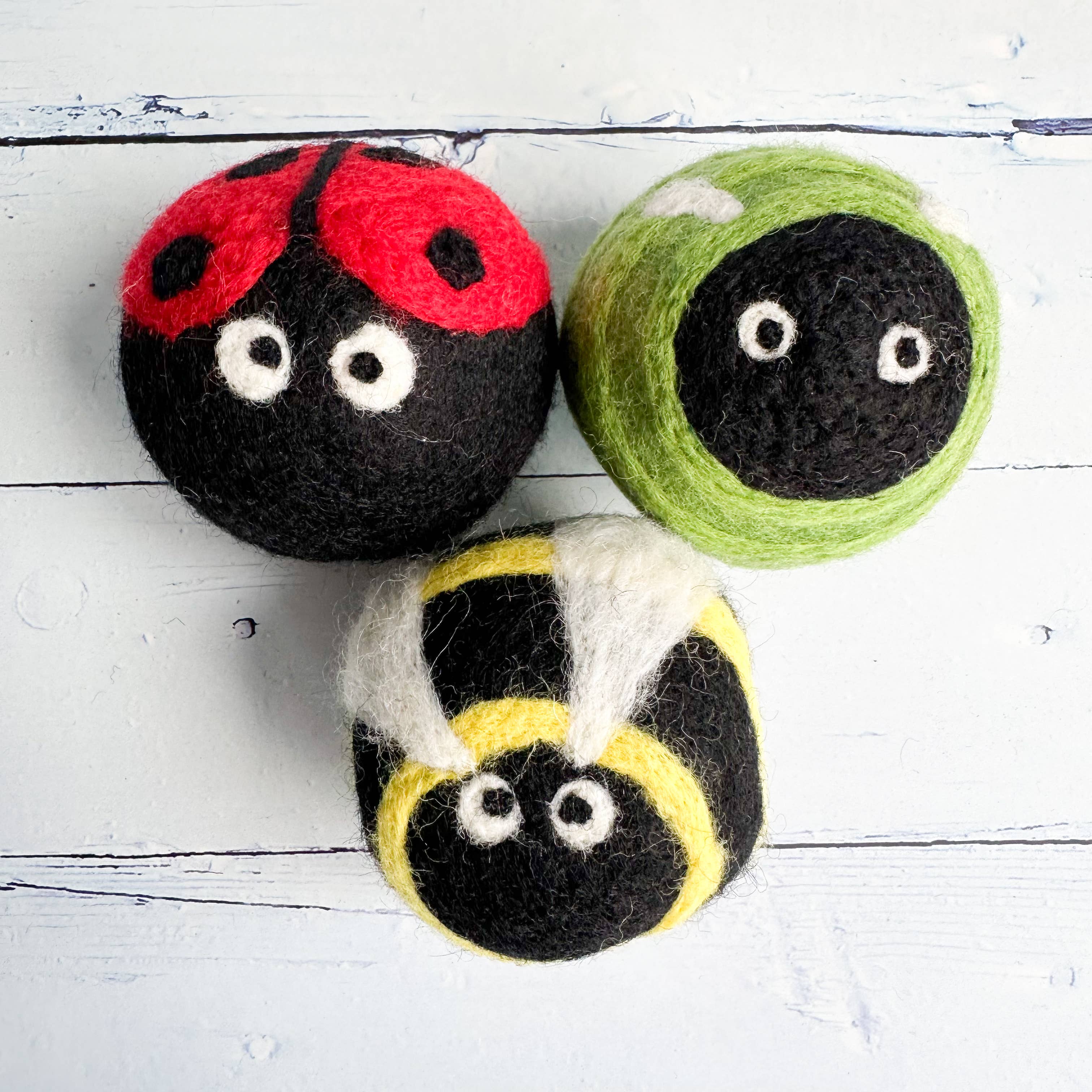 Sewing Seeds Play – Bolas para máquina de secar por atacado – Bolas de Feltro para Secador com Insetos do Quintal - Conjunto de 30