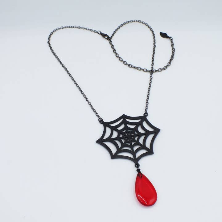 Collana ragnatela e goccia di sangue per la vendita all'ingrosso da parte di Fizz