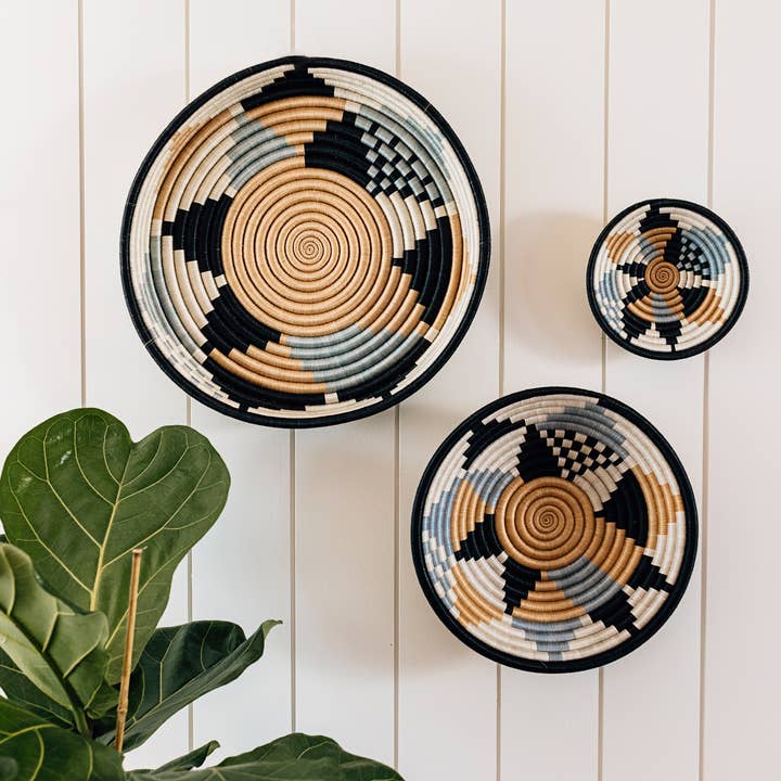 Bol Diversiform gris tissé à la main (blanc, thé, gris) 3 tailles pour la vente par Villages Wholesale