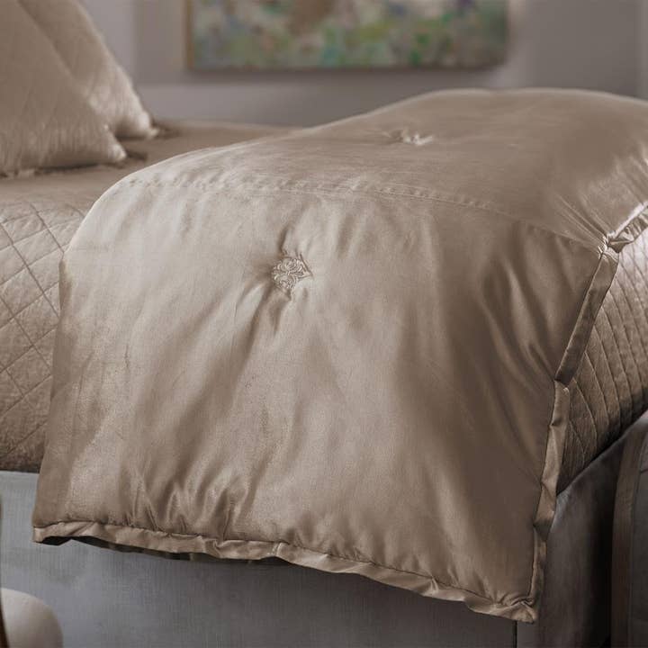 Chloe Comfortlet Champagne Velvet King 112 x 98 cm (imbottito) per la vendita all'ingrosso da parte di Lili Alessandra