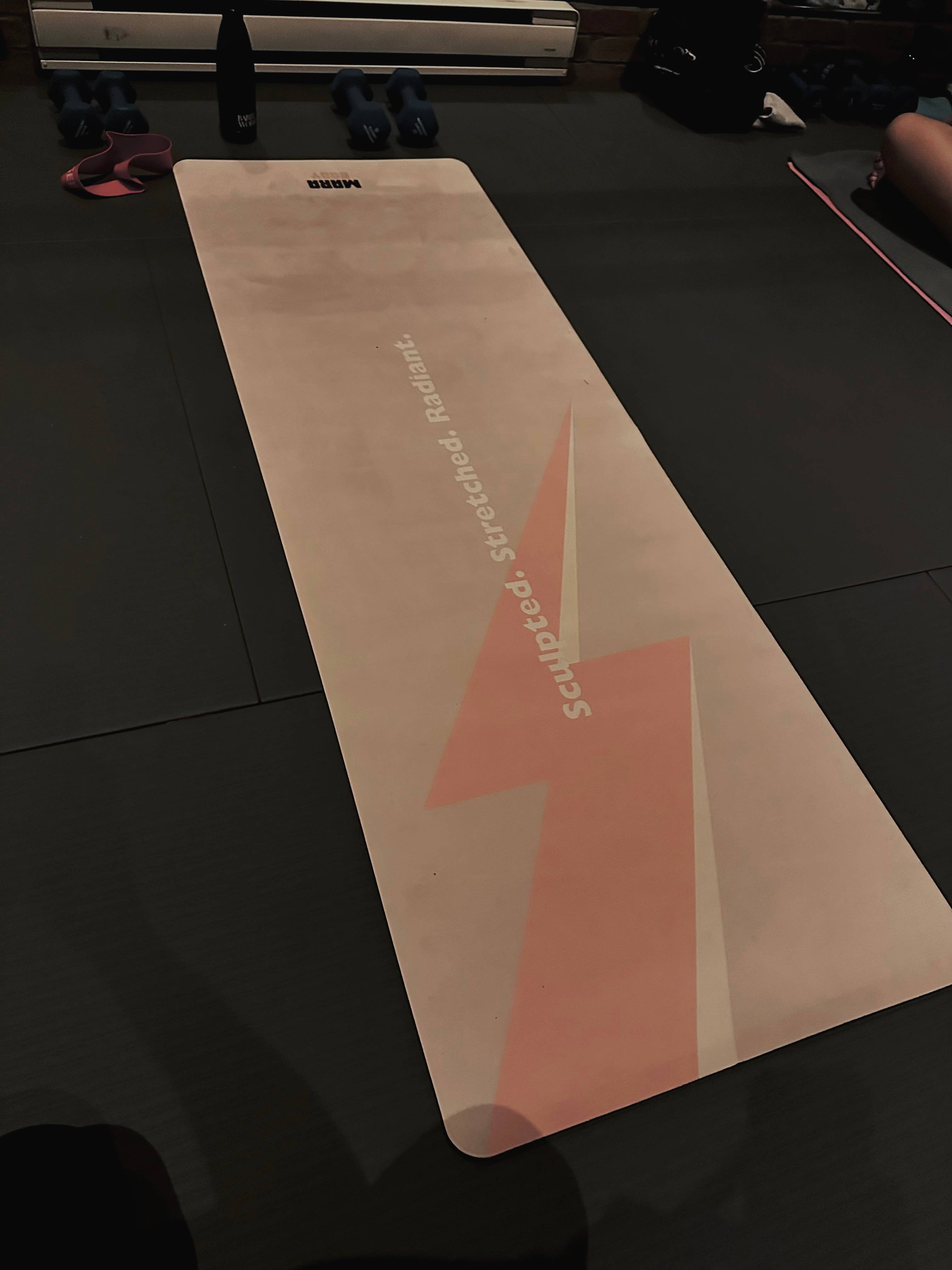 MARA BODY - Yoga Mats, Pilates Reformer Mats & Yoga Towels – Großhandel Yogamatte – Motivierende vegane Wildleder umweltfreundliche waschbare Yogamatte9