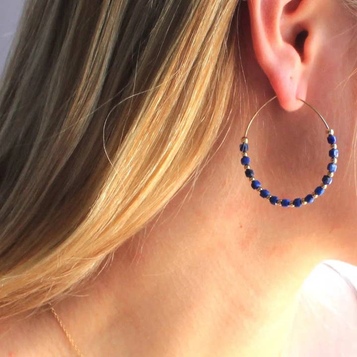 The Silver Wren – Engroshandel Hoops – Lapis Lazuli Hoop Øreringe med perler