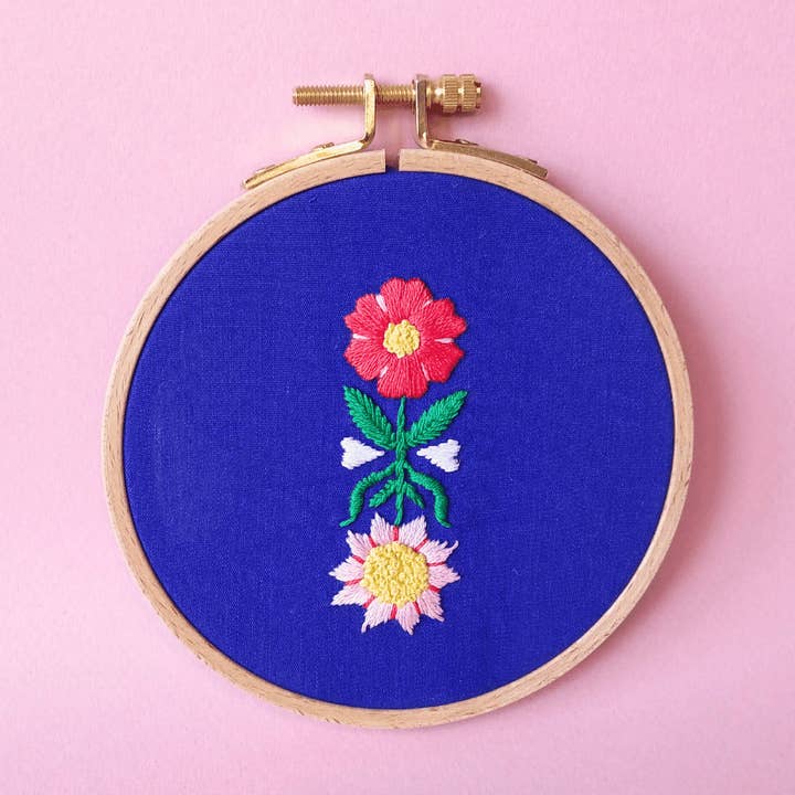 Kit de broderie Flowers in love | By Camille Cauvez pour la vente par Mellow